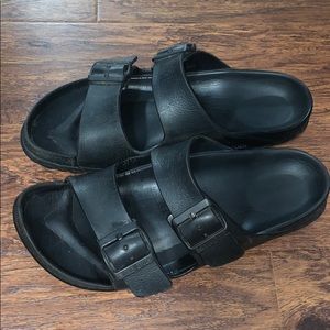 Black rubber birks!